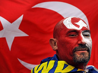 Болельщик сборной Турции. Фото (c)AFP