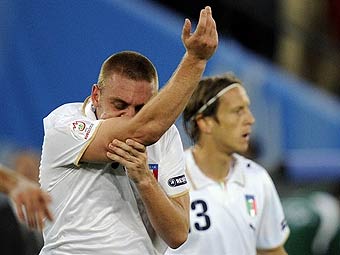 Игроки сборной Италии празднуют забитый гол. Фото (c)AFP