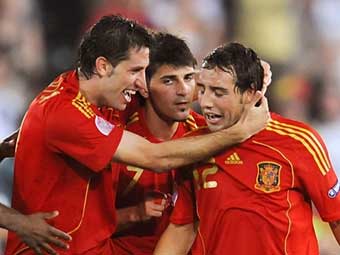Футболисты сборной Испании после победы над Италией. Фото (c)AFP