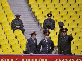 Московские милиционеры на финале Лиги чемпионов. Фото (c)AFP