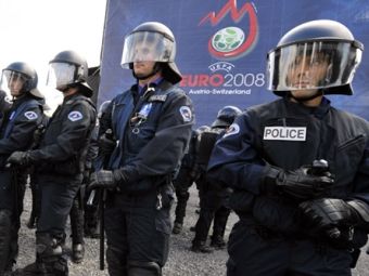 Полиция на Евро-2008. Фото (c)AFP