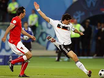 Эпизод матча Австрия - Германия. Фото (c)AFP