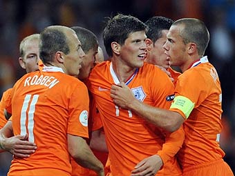 Футболисты сборной Голландии празднуют забитый гол. Фото (c)AFP