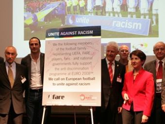 Делегаты организации FARE. Фото с сайта uefa.com