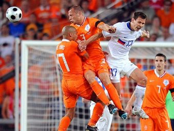 Эпизод матча 1/4 финала Евро-2008 России - Голландия. Фото (c)AFP