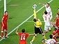 Австрийский вратарь Юрген Махо добирается до мяча